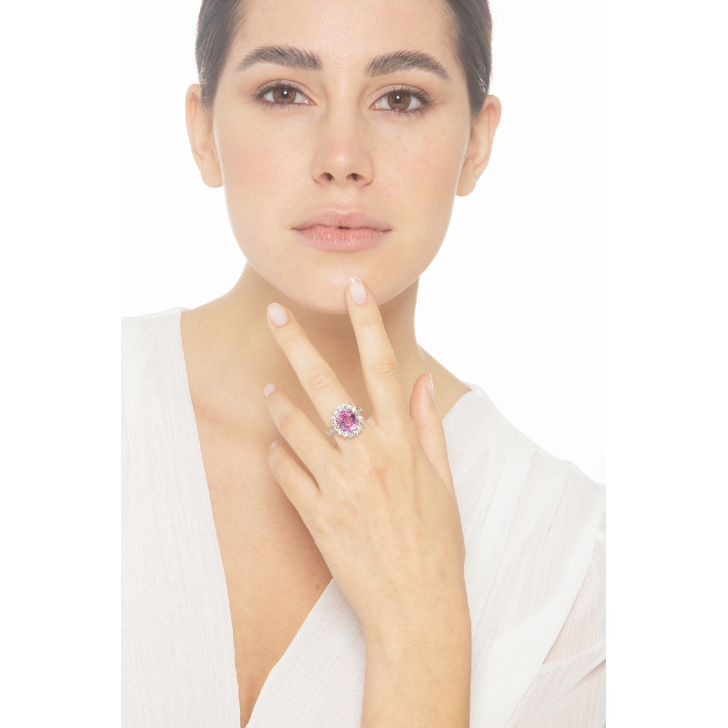 Bague halo en or blanc 18k avec saphir rose ovale  Bague halo en or blanc 18k avec saphir rose ovale