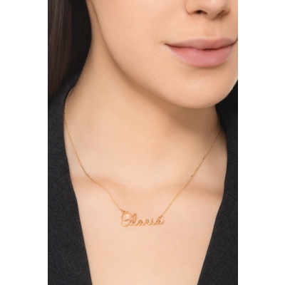 Collier personnalisable avec prenom en cursive stylisee en or jaune 18k