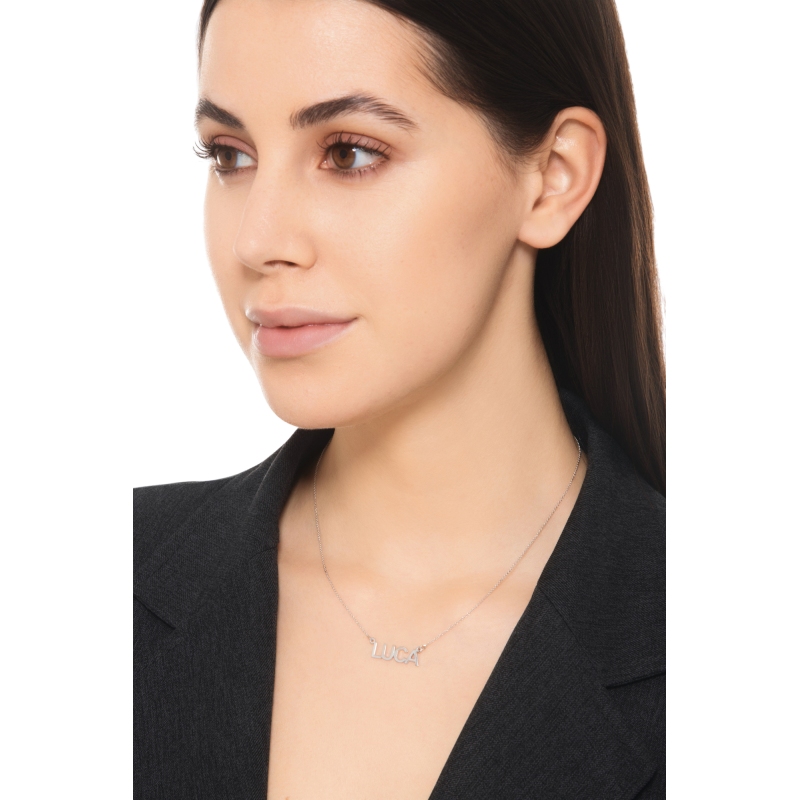 Collier personnalisé avec prénom en or blanc 18k