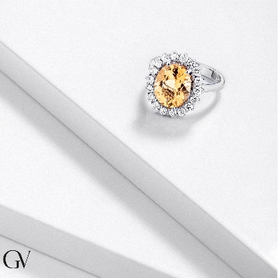 Bague en or blanc 750 avec citrine ovale et diamants