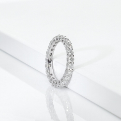 Bague eternity en or blanc 18k avec diamants