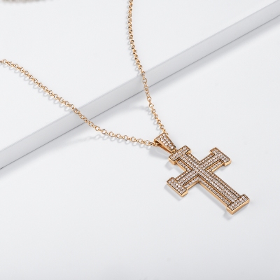 Collier or jaune 18K avec croix en diamants