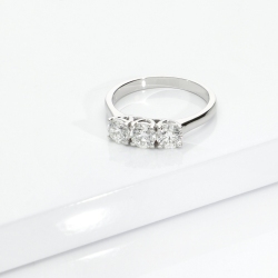 Bague trilogy en ligne or blanc 18k avec diamants