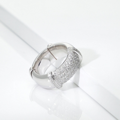 Bague élastique en or blanc 18k avec pavé de diamants