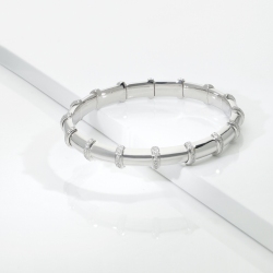 Bracelet élastique en or blanc 18k avec rangées de diamants
