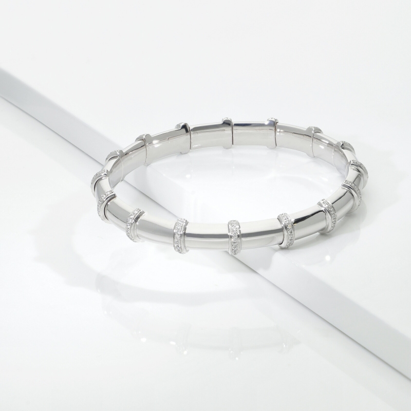 Bracelet élastique en or blanc 18k avec rangées de diamants