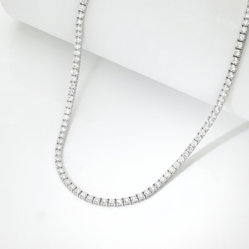 Collier tennis linéaire en or blanc 750 avec diamants
