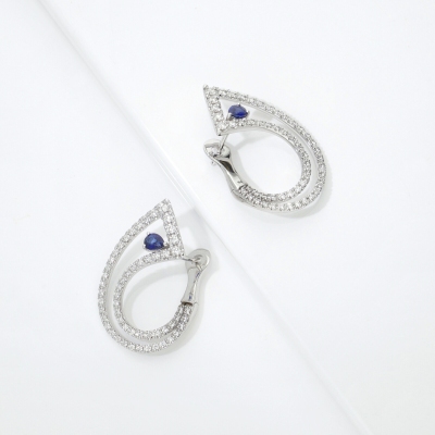 Boucles d’oreilles saphir bleu et diamants en or blanc 18k