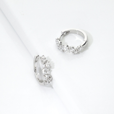 Boucles d’oreilles créoles en or blanc 750 avec diamants