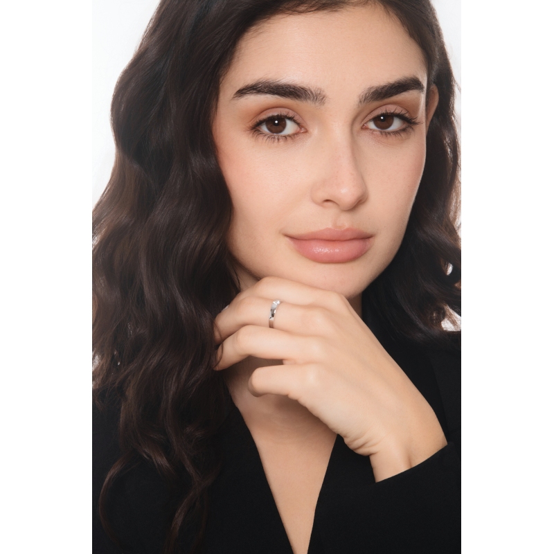 Bague solitaire moderne en or blanc 18k avec diamant 0,20ct