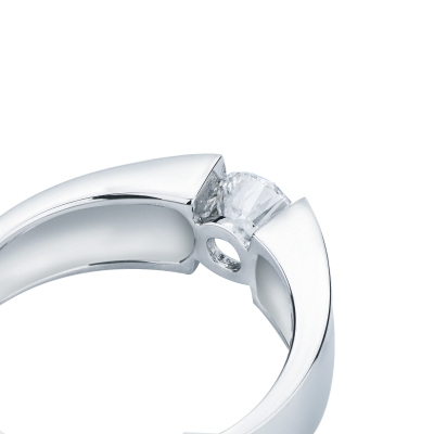 Bague solitaire or blanc 18k avec diamant 0,70 ct taille brillante
