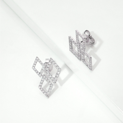 Boucles d’oreilles en or blanc 18k avec diamants losanges