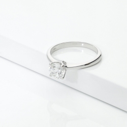 Solitaire en or blanc 18k avec diamant brillant 1.00 ct