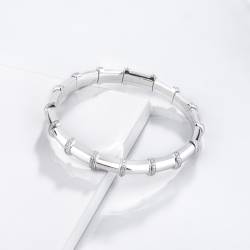 Bracelet élastique en or blanc 18k avec rangées de diamants 2