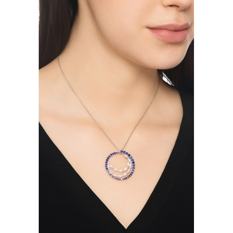 Collier or blanc 18k avec pendentif en saphirs bleus et diamants