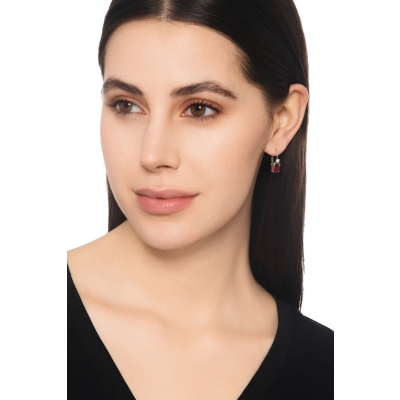 Boucles d'oreilles en or blanc 18k avec diamants et rubis taille ovale