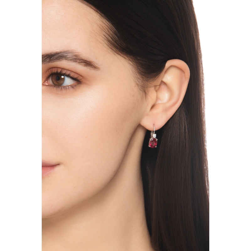Boucles d'oreilles en or blanc 18k avec diamants et rubis taille ovale
