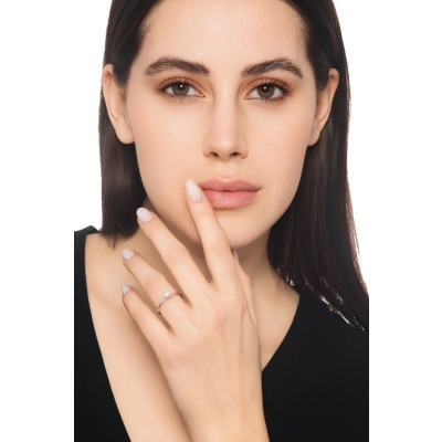 Bague solitaire en or blanc 18k à quatre griffes avec diamant CT 0.50