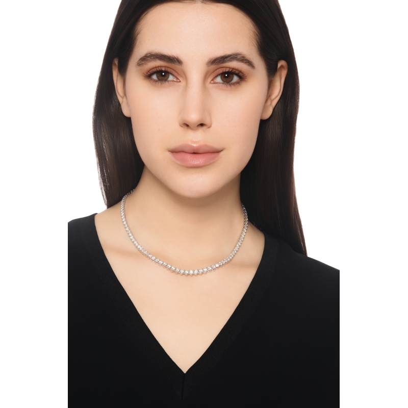 Collier tennis dégradé en or blanc 18 carats avec diamants