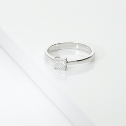 Bague solitaire diamant taille princesse GIA 0.50 ct or blanc 18k