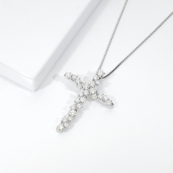 Collier or blanc 18k avec croix en diamants