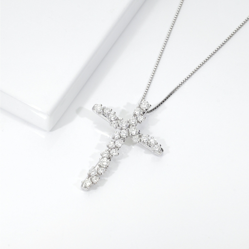 Collier or blanc 18k avec croix en diamants