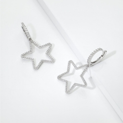 Boucles d’oreilles pendantes en Or Blanc 18k avec étoiles en diamants