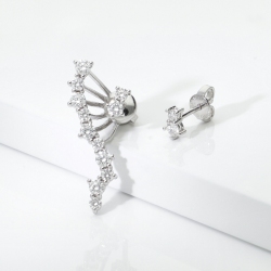 Boucles d’oreilles asymétriques en Or Blanc 18k avec diamants