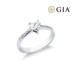Bague avec diamant à cœur 0,70 ct GIA en or blanc 750