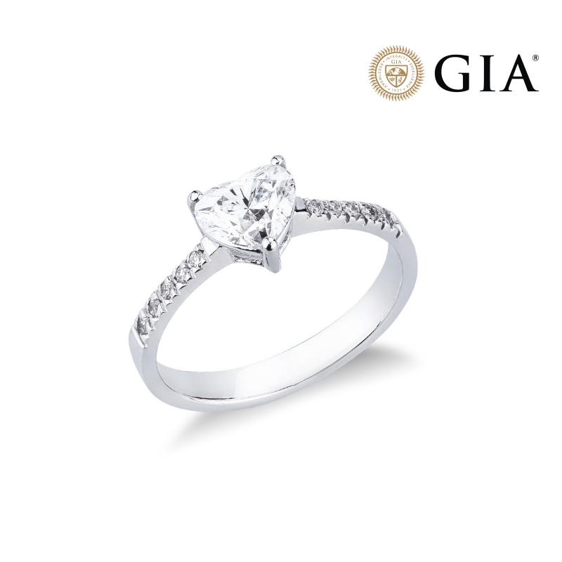 Bague solitaire en or blanc 18k avec un diamant cœur certifié GIA CT.1.00 