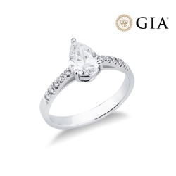 Bague solitaire en or blanc 18k avec diamant poire certifié GIA et diamants latéraux
