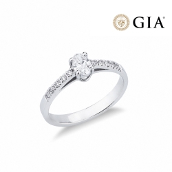 Bague solitaire en or blanc 18 carats avec diamant ovale certifié GIA 0.30 ct
