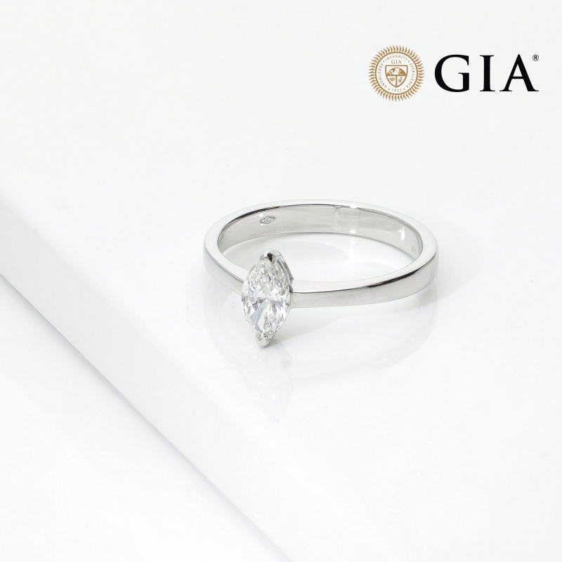 Bague solitaire Or Blanc 18k avec diamant marquise GIA 0.50 ct