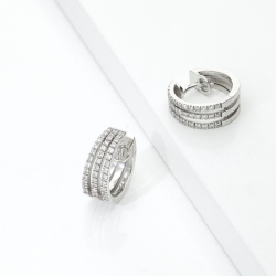 Boucles d’oreilles cercle Or Blanc 18k avec 3 rangs de diamants