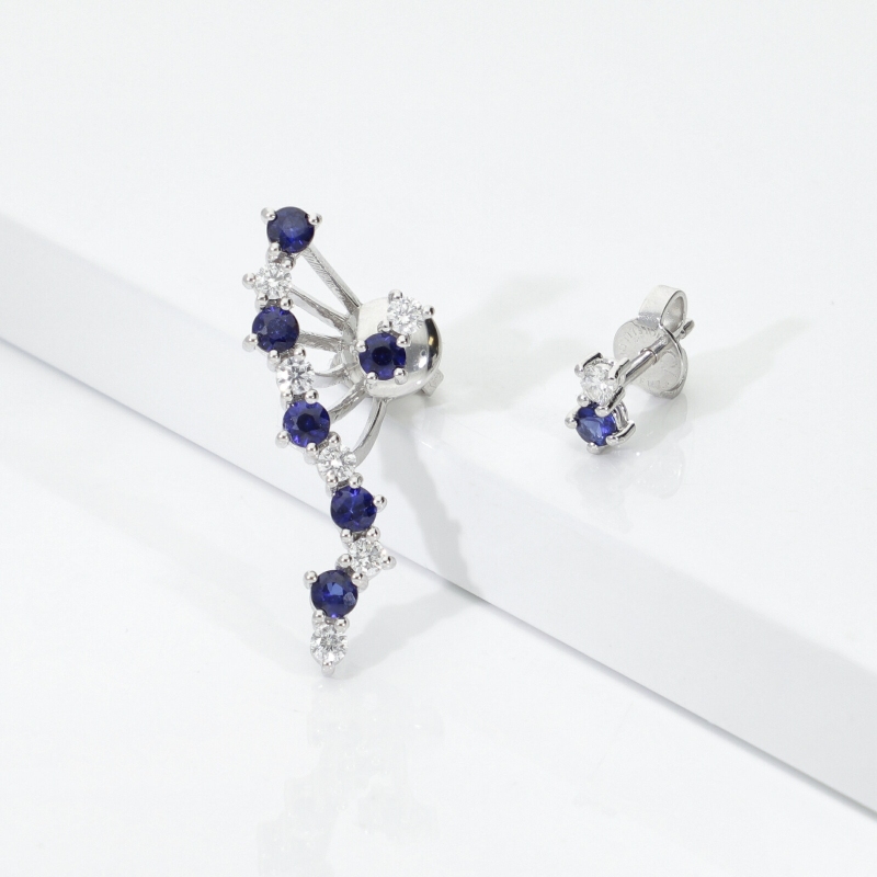 Boucles d’oreilles asymétriques Or Blanc 18k avec saphirs bleus et diamants