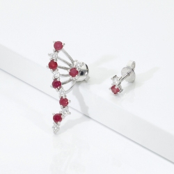 Boucles d’oreilles asymétriques Or Blanc 18k avec rubis et diamants
