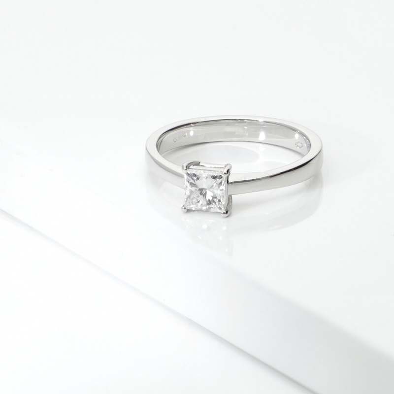 Bague de fiançailles Or Blanc 18k diamant princess GIA 0.70 ct