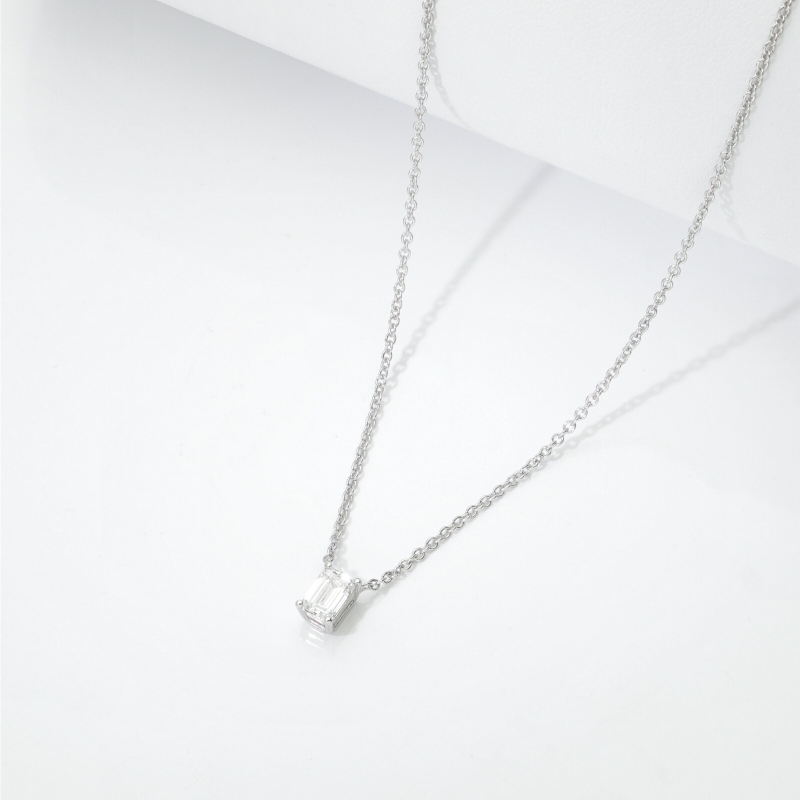 Collier Or Blanc 18k avec diamant naturel taille émeraude GIA 0.50 ct