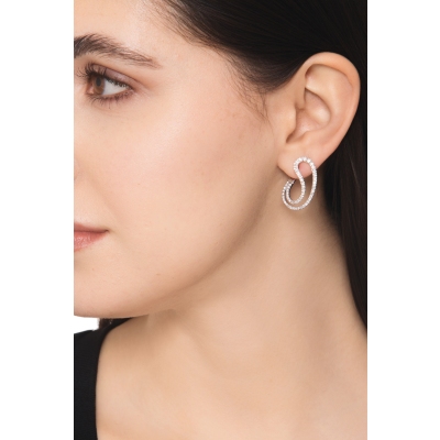 Boucles d’oreilles en or blanc 18k avec design double goutte et diamants