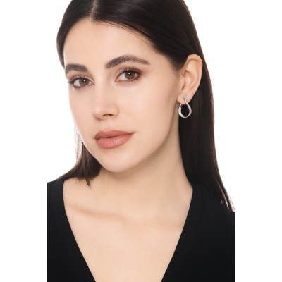 Boucles d’oreilles goutte sinueuse en or blanc 18k avec diamants