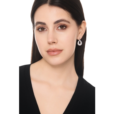 Boucles d’oreilles goutte en or blanc 18k avec diamants