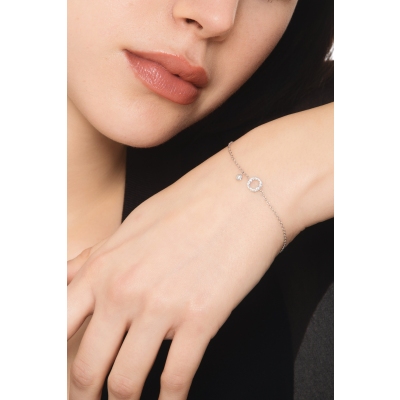 Bracelet avec la lettre O en or blanc et diamants