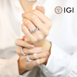 Bague Or Blanc 18k avec diamants naturels certifiés IGI 0.40 CT 