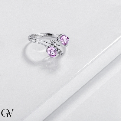 Bague en or blanc 18k avec des saphirs roses 