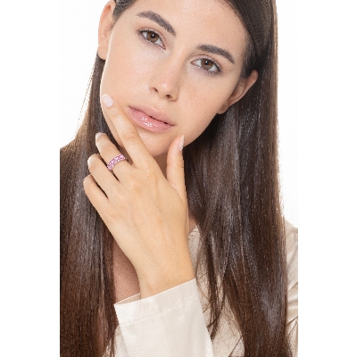 Bague en or blanc 18 carats avec diamants et saphirs roses