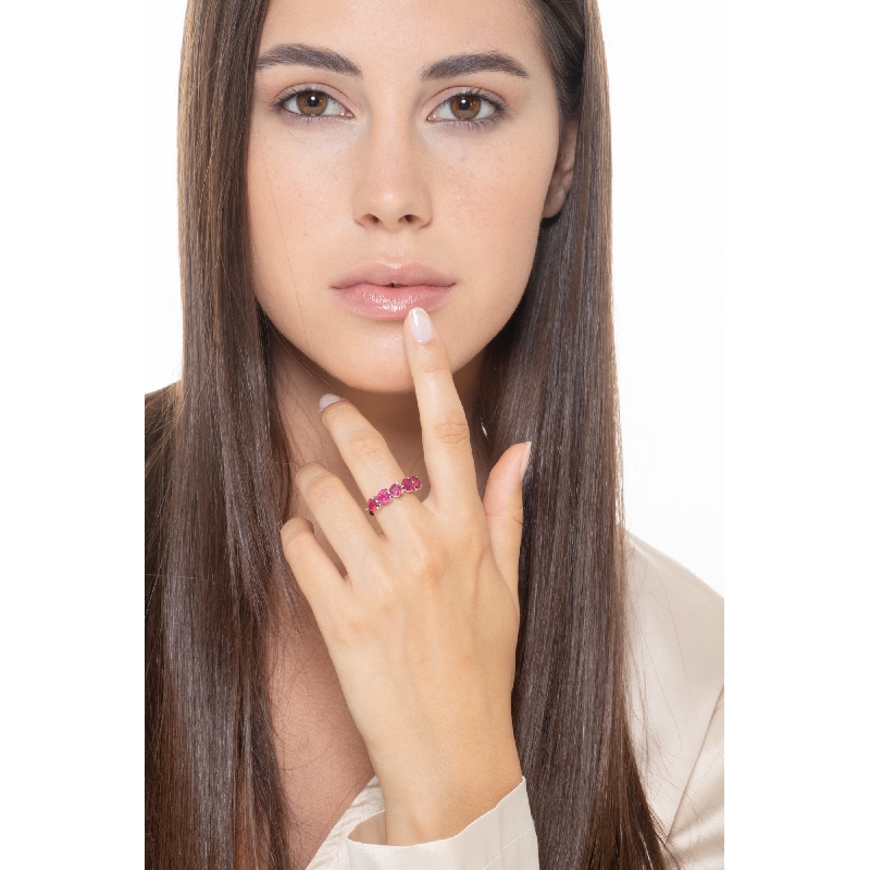 Bague en or blanc 18 carats avec rubis taille cœur