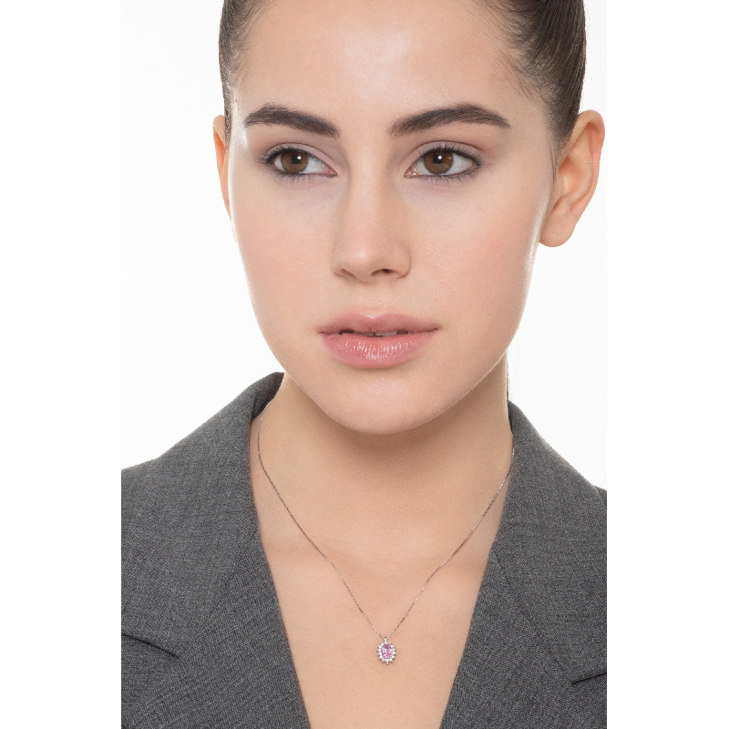 Collier en or blanc 18k avec pendentif orné d’un saphir rose Collier en or blanc 18k avec pendentif orné d’un saphir rose