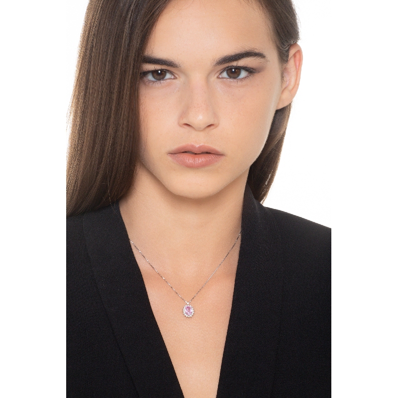 Pendentif halo en or blanc 18 carats avec saphir rose ovale et diamants Pendentif halo en or blanc 18 carats avec saphir rose ovale et diamants
