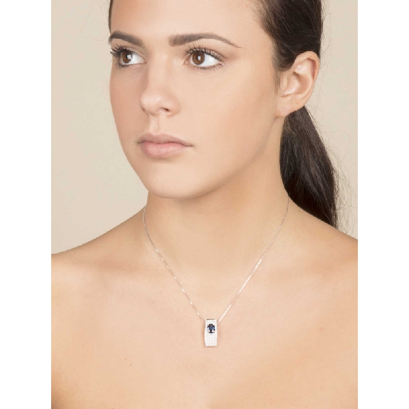 Collier en or blanc 18k avec diamants et saphir bleu Collier en or blanc 18k avec diamants et saphir bleu