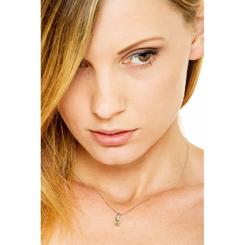 Collier Pendentif Or Blanc 18k Peridot Ovale & Diamants Brillants